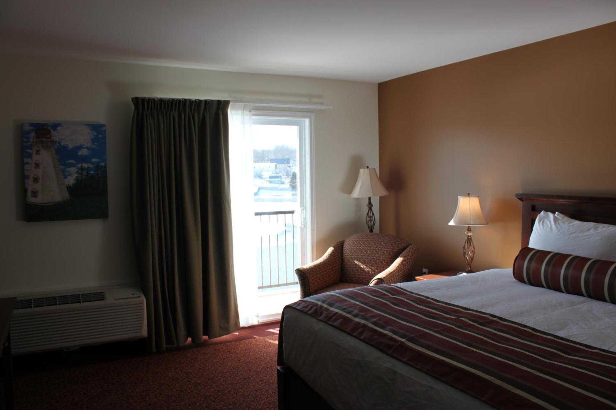 Lanes Riverhouse Inn & Cottages Montague Room photo