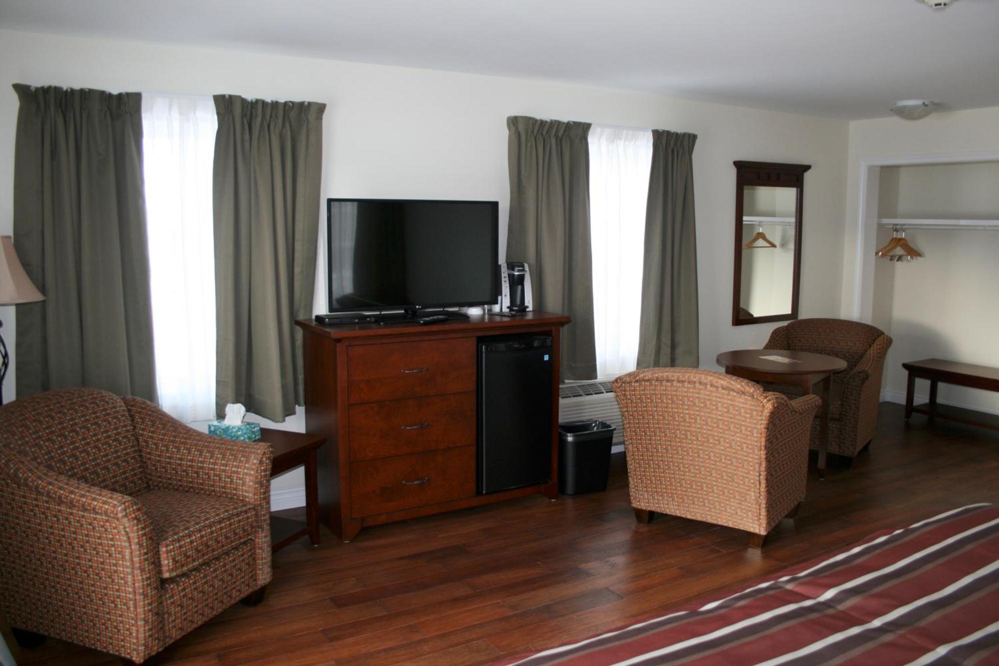 Lanes Riverhouse Inn & Cottages Montague Room photo