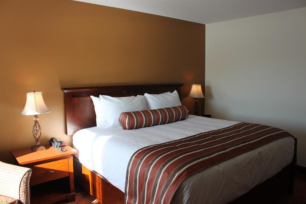 Lanes Riverhouse Inn & Cottages Montague Room photo