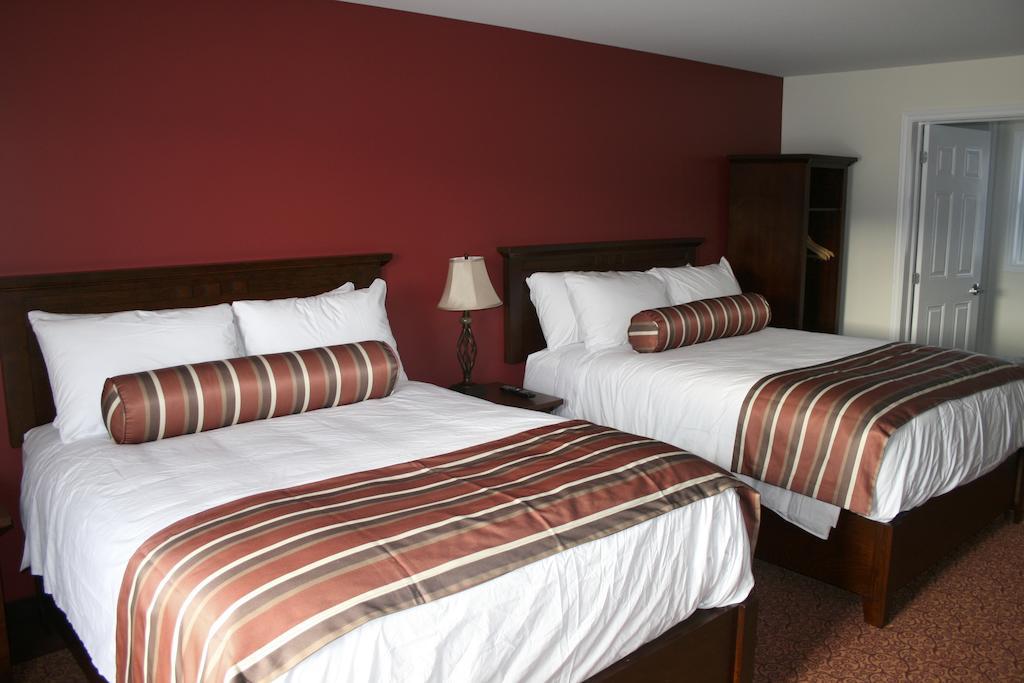 Lanes Riverhouse Inn & Cottages Montague Room photo