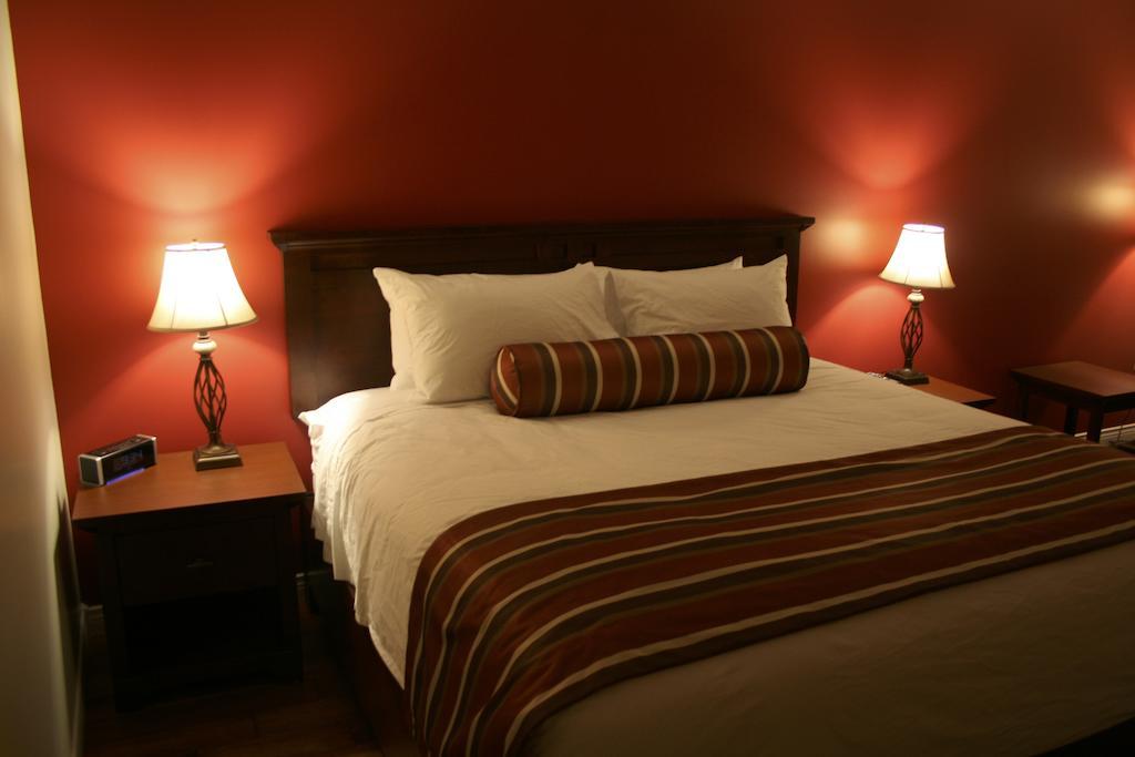 Lanes Riverhouse Inn & Cottages Montague Room photo