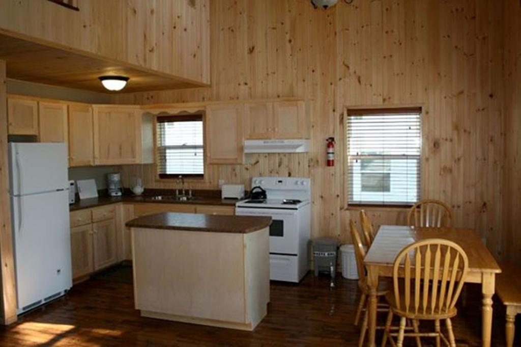 Lanes Riverhouse Inn & Cottages Montague Room photo