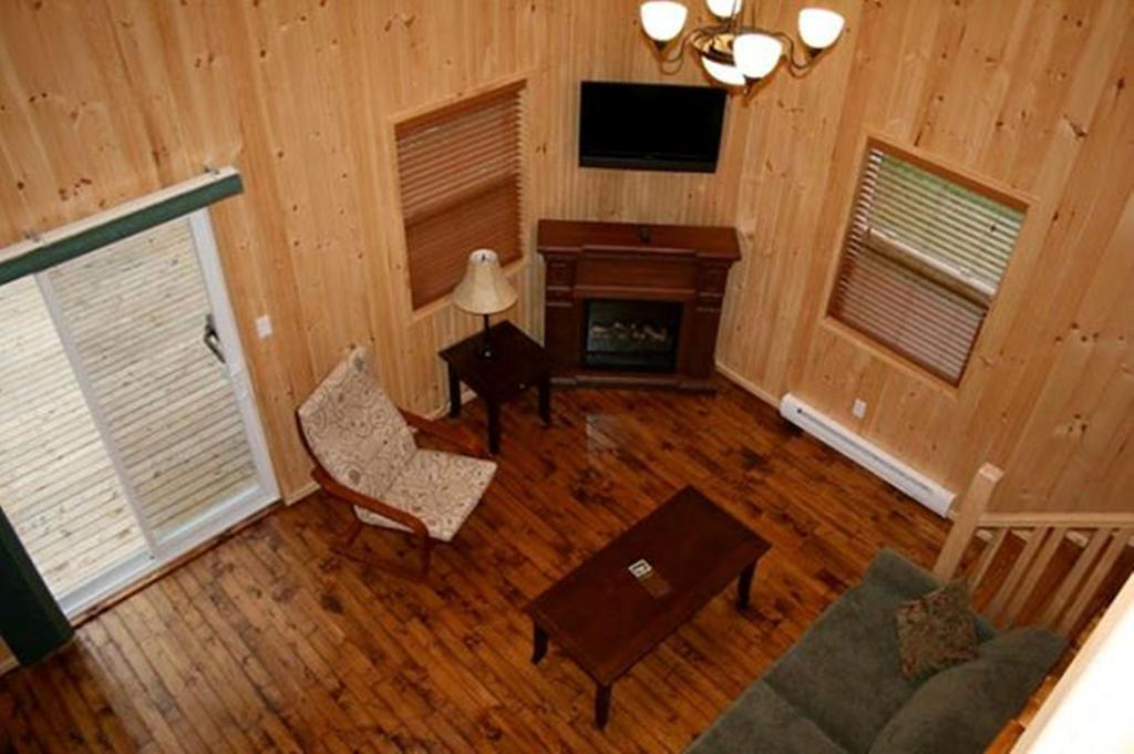 Lanes Riverhouse Inn & Cottages Montague Room photo