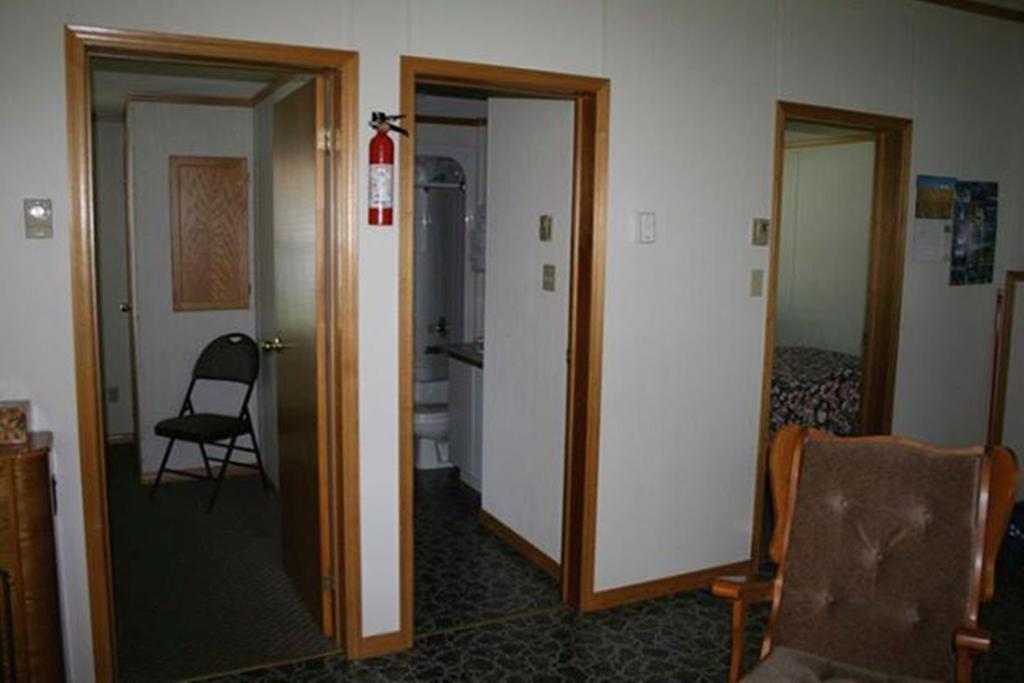 Lanes Riverhouse Inn & Cottages Montague Room photo