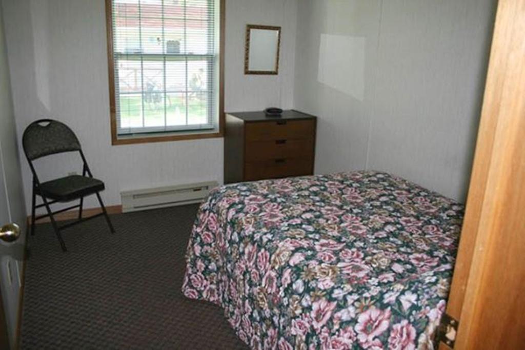 Lanes Riverhouse Inn & Cottages Montague Room photo