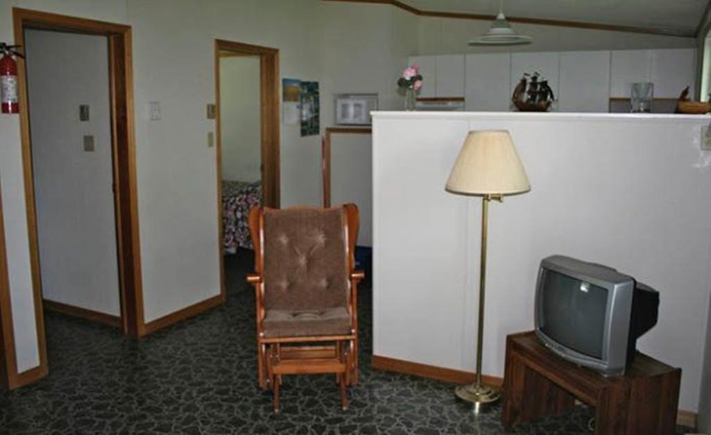 Lanes Riverhouse Inn & Cottages Montague Room photo